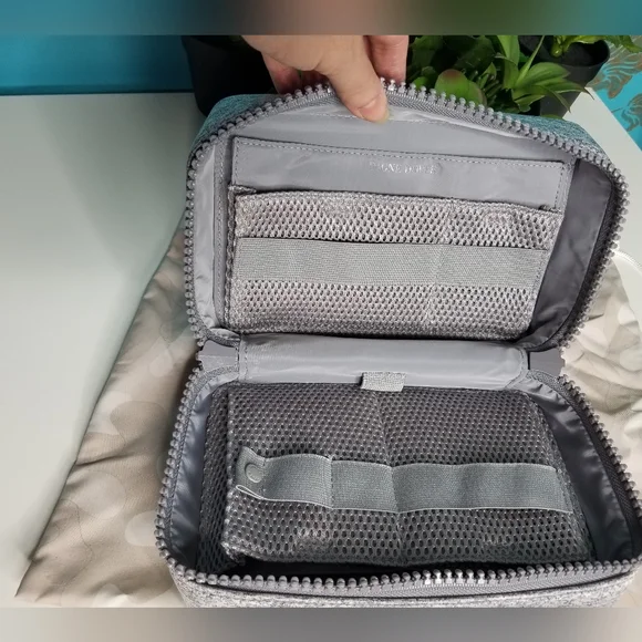 Dagne Dover Arlo Tech Pouch Large Heather Gray - Picture 5 of 16